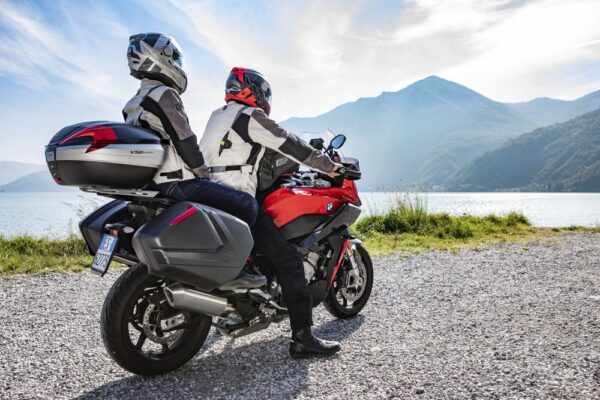 Kove 800X PRO zadný kufor GIVI V56NN MAXIA 4 Red 56L + nosič - Image 3