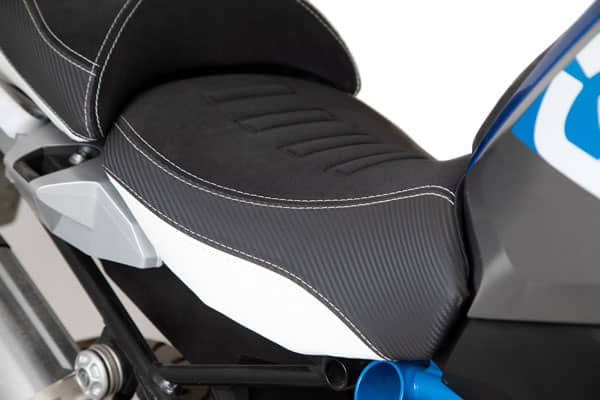 Znížené - Predné sedalo pre BMW R 1200/1250 GS s kanálom / White/red/blue
