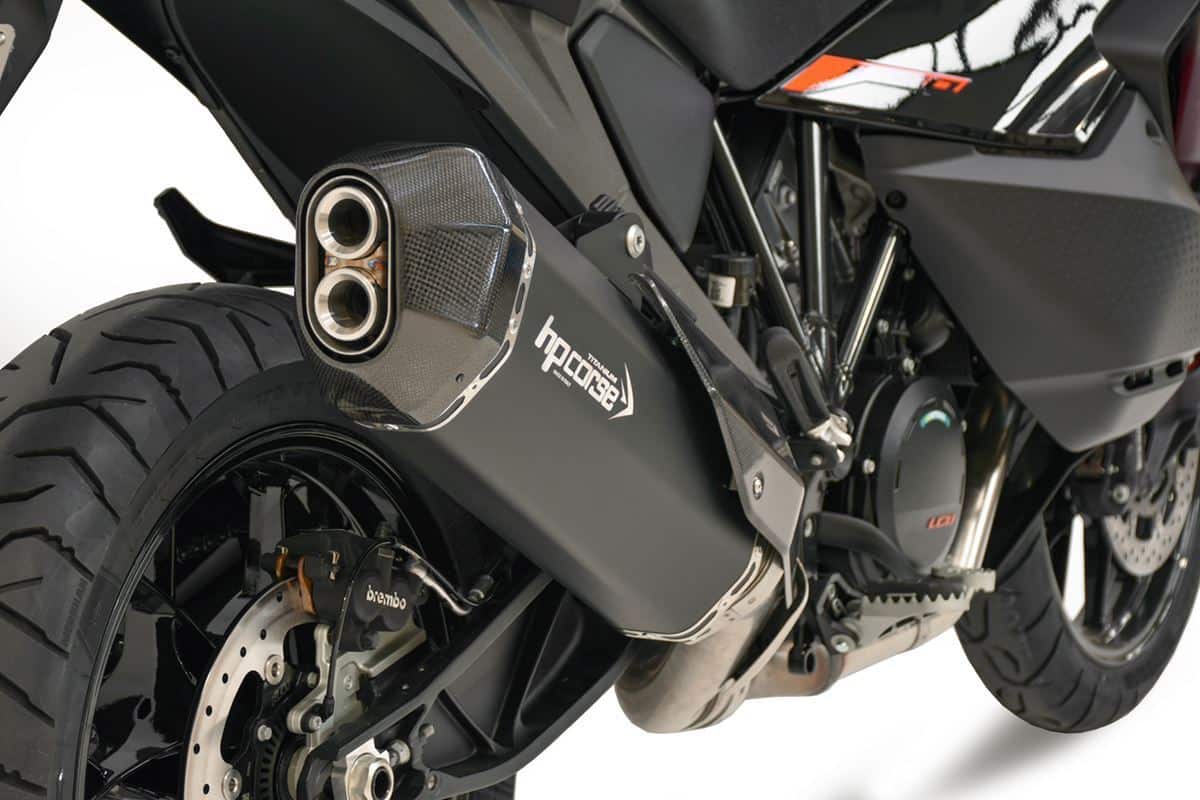 KTM 1390 SUPER ADVENTURE VÝFUK HPCORSE SPS CARBON RR TITANIUM / BLACK TITANIUM – Obrázok 4