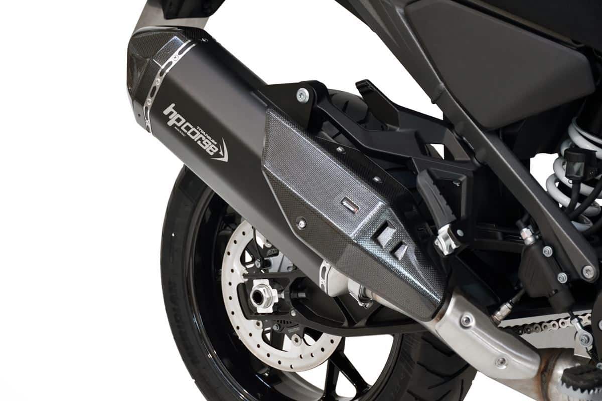 KTM 1390 SUPER ADVENTURE VÝFUK HPCORSE SPS CARBON RR TITANIUM / BLACK TITANIUM – Obrázok 3