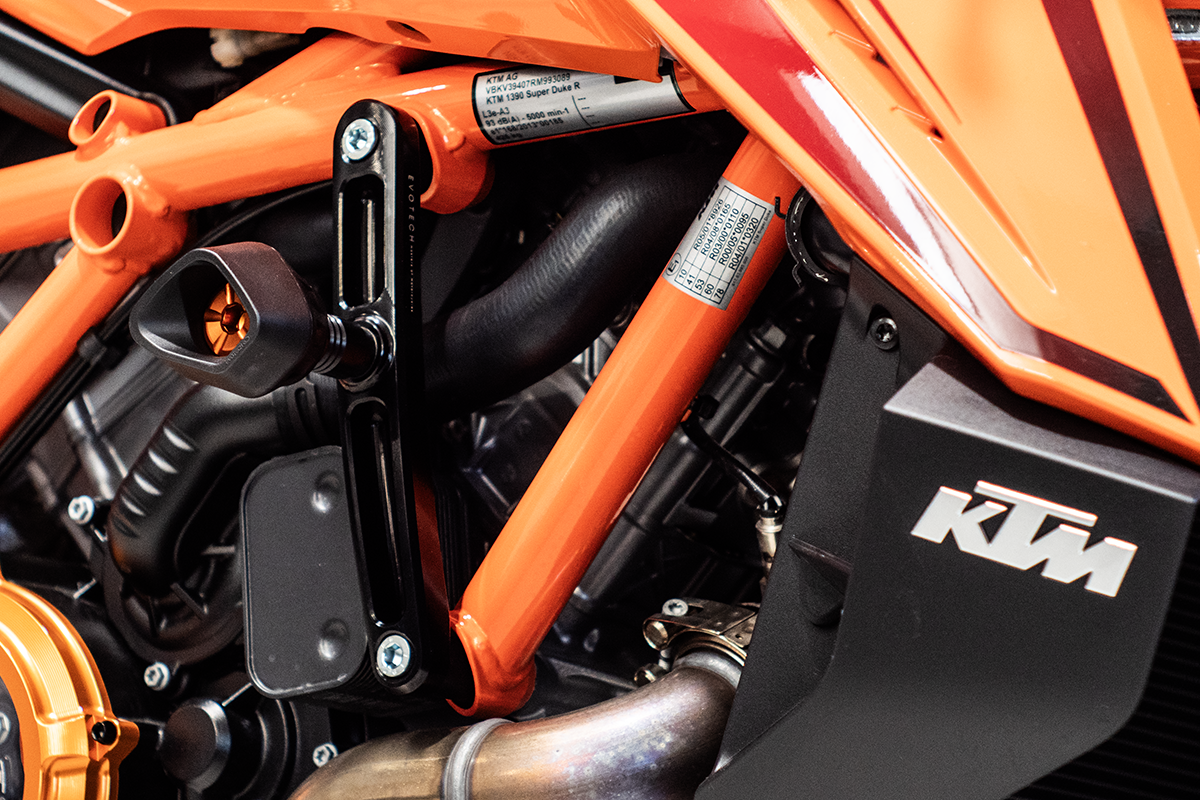 KTM 1390 Super Duke R / Evo Evotech padacie protektory – Obrázok 2