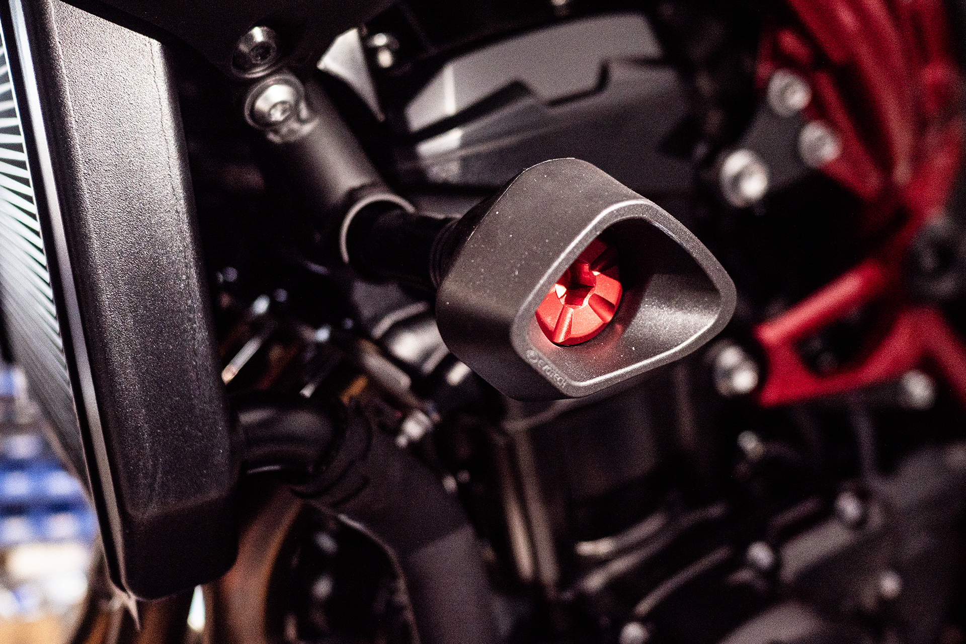 KAWASAKI Z 900 Evotech padacie protektory – Obrázok 2