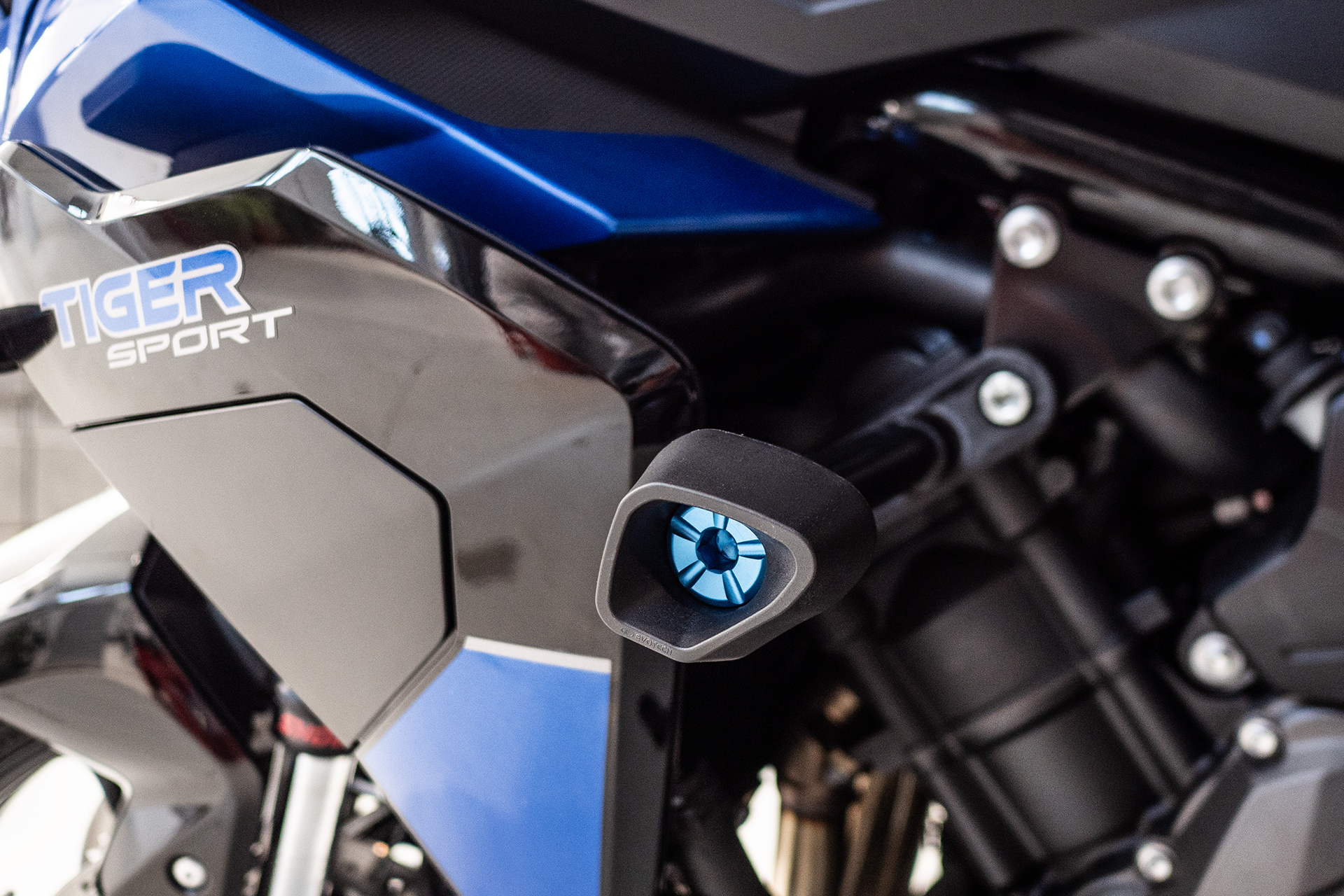 TRIUMPH TIGER SPORT 800 Evotech padacie protektory – Obrázok 4