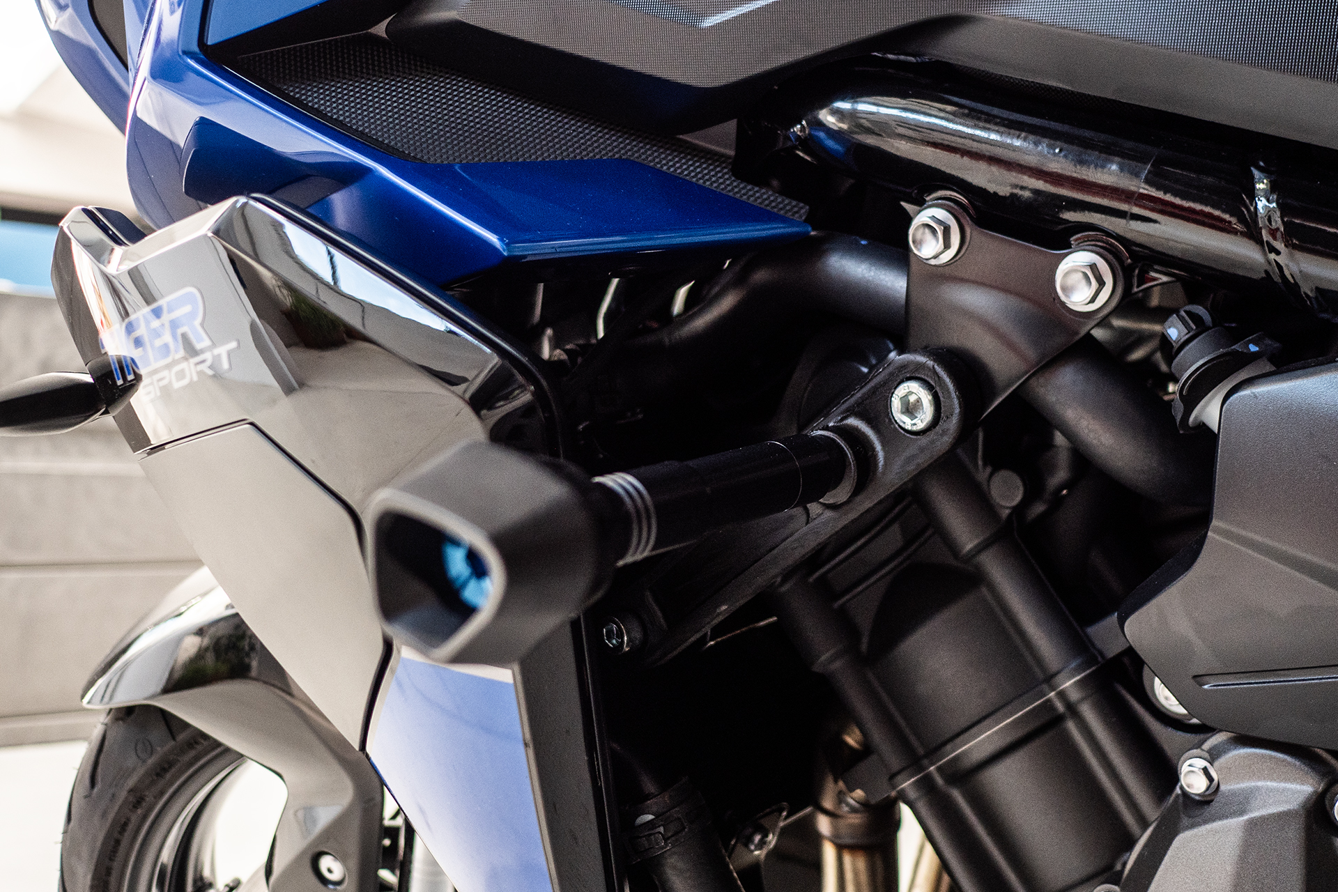TRIUMPH TIGER SPORT 800 Evotech padacie protektory – Obrázok 6