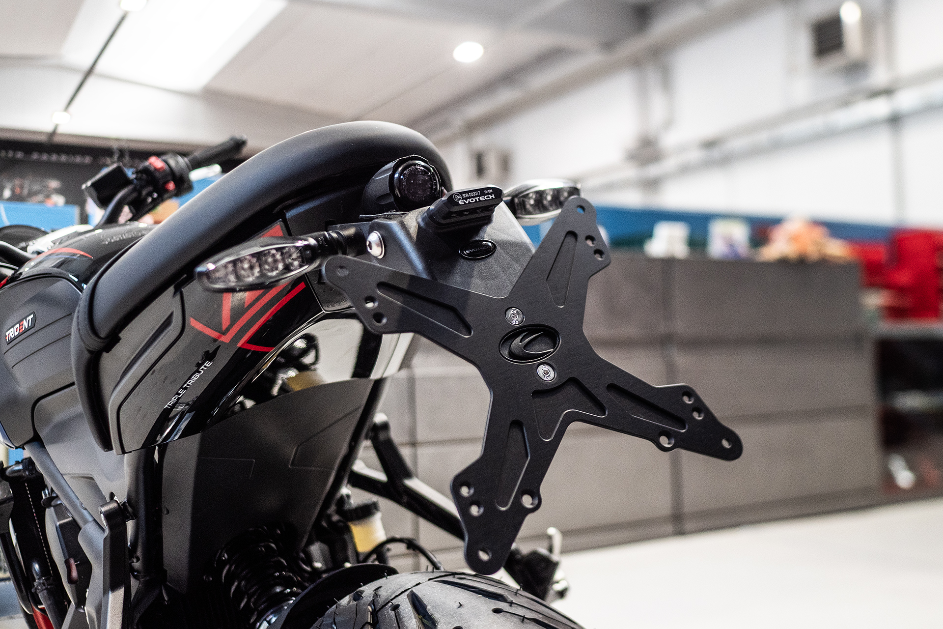 TRIUMPH TRIDENT 660 Evotech držiak ŠPZ – Obrázok 3