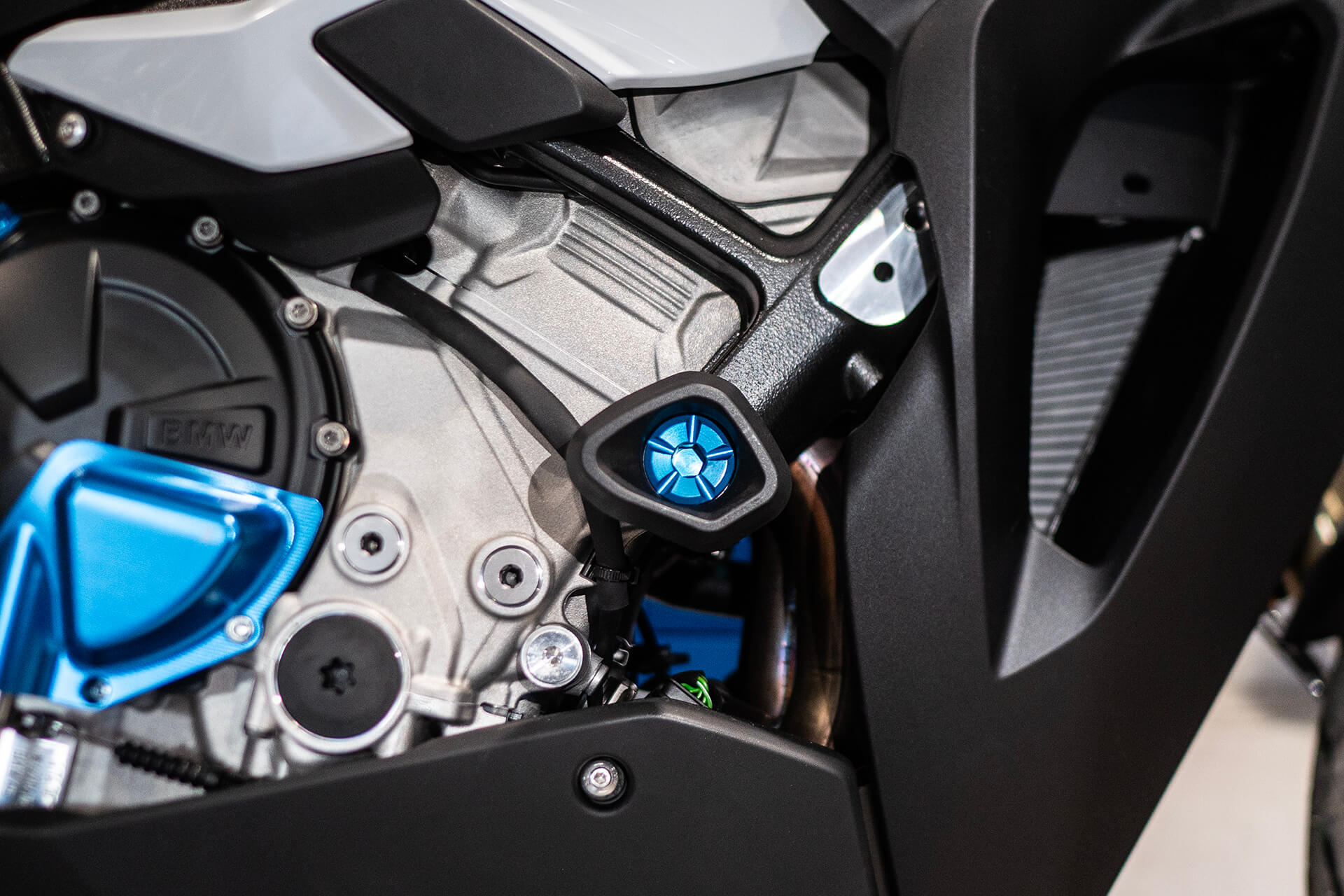 BMW S 1000 XR Evotech padacie protektory – Obrázok 5