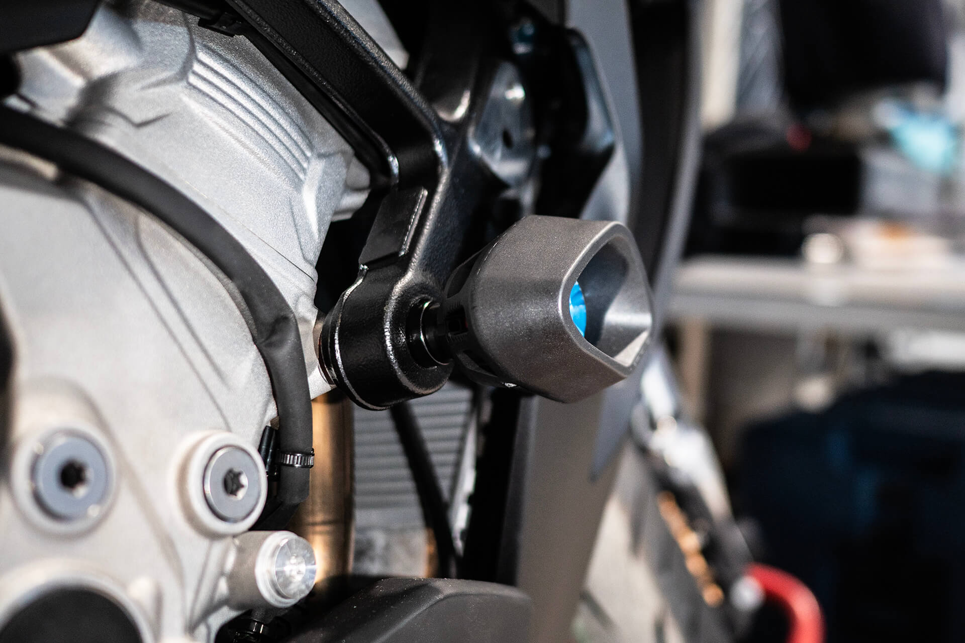 BMW S 1000 XR Evotech padacie protektory – Obrázok 6