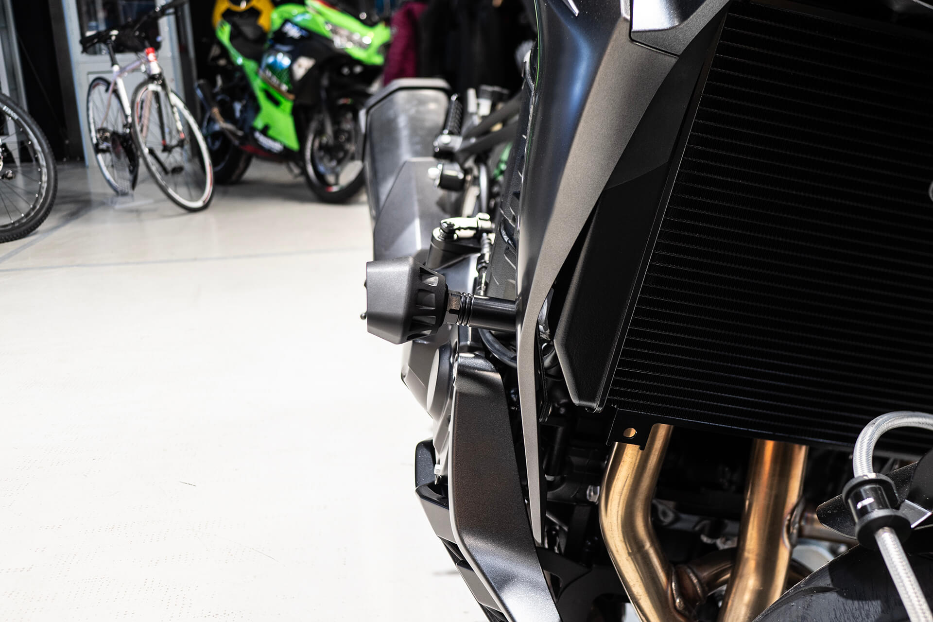 KAWASAKI Z 1100 Evotech padacie protektory – Obrázok 2