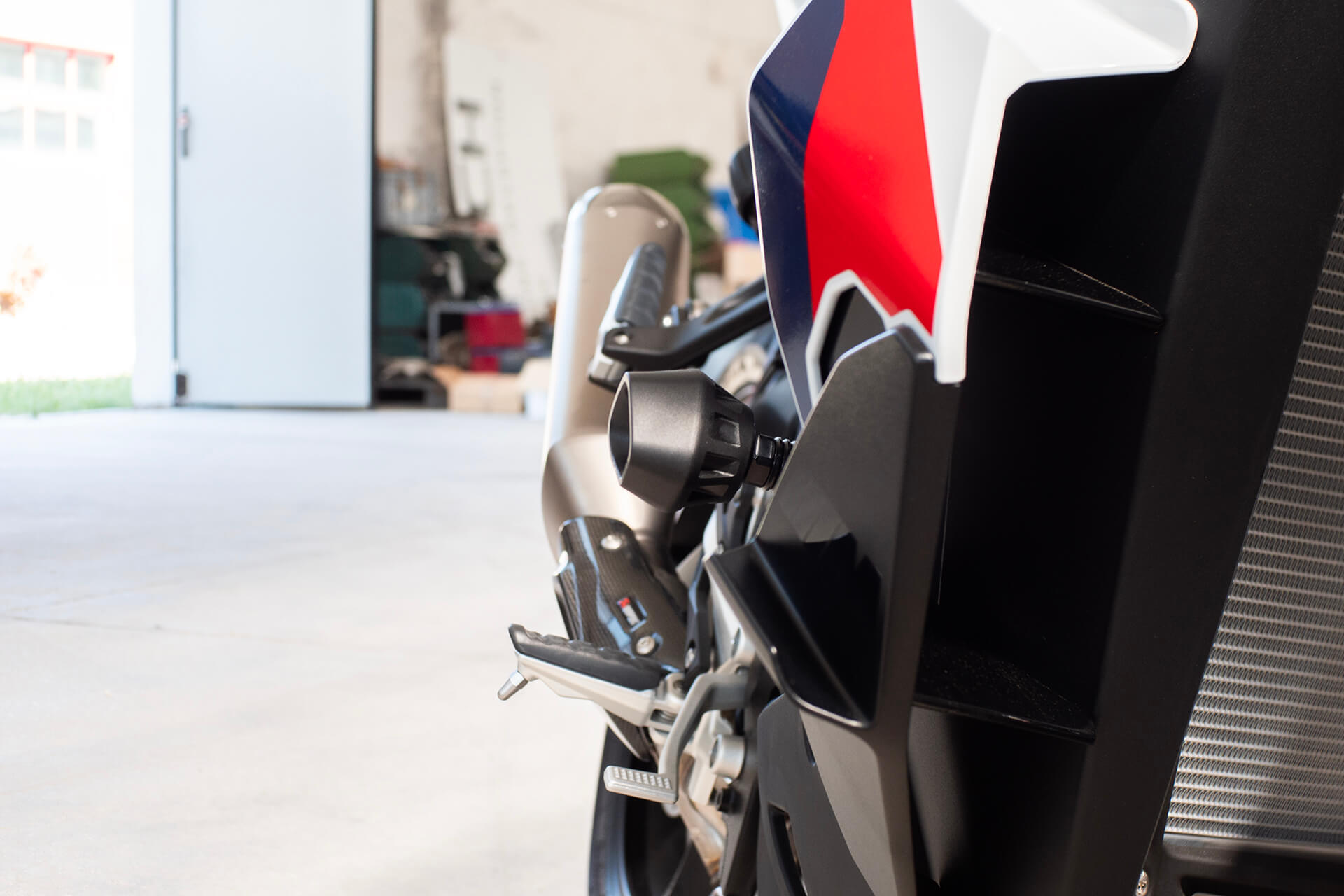 BMW M 1000 XR Evotech padacie protektory – Obrázok 3