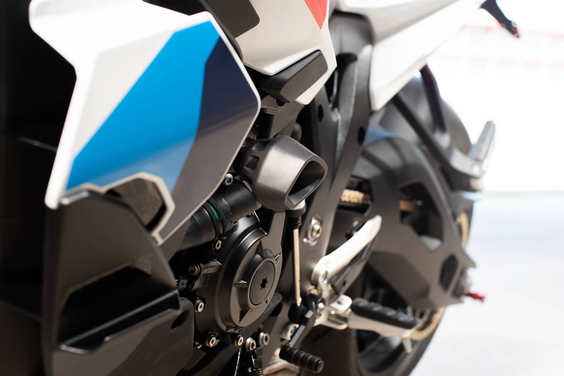 BMW M 1000 XR Evotech padacie protektory – Obrázok 4