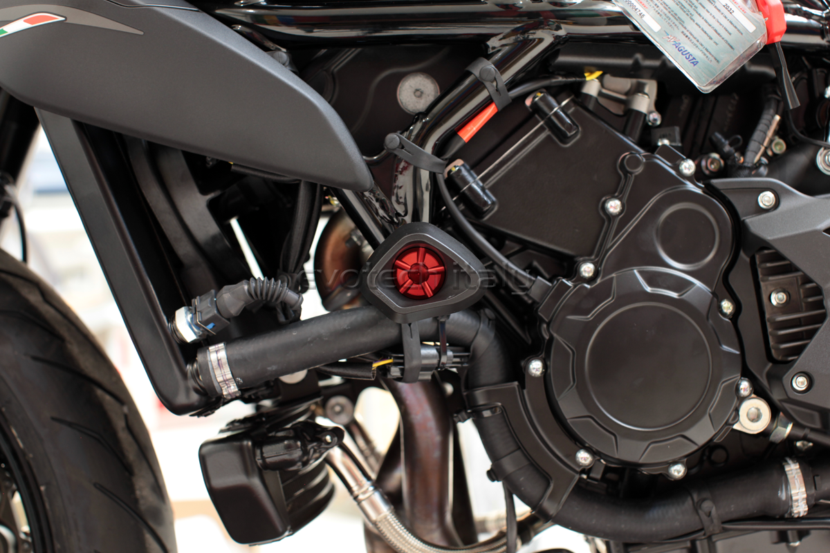 MV AGUSTA BRUTALE 800/RR Evotech padacie protektory – Obrázok 2