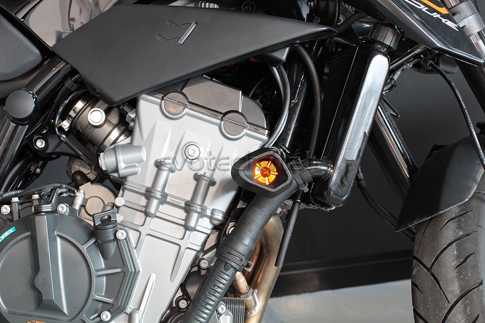 KTM 790 DUKE Evotech padacie protektory – Obrázok 2