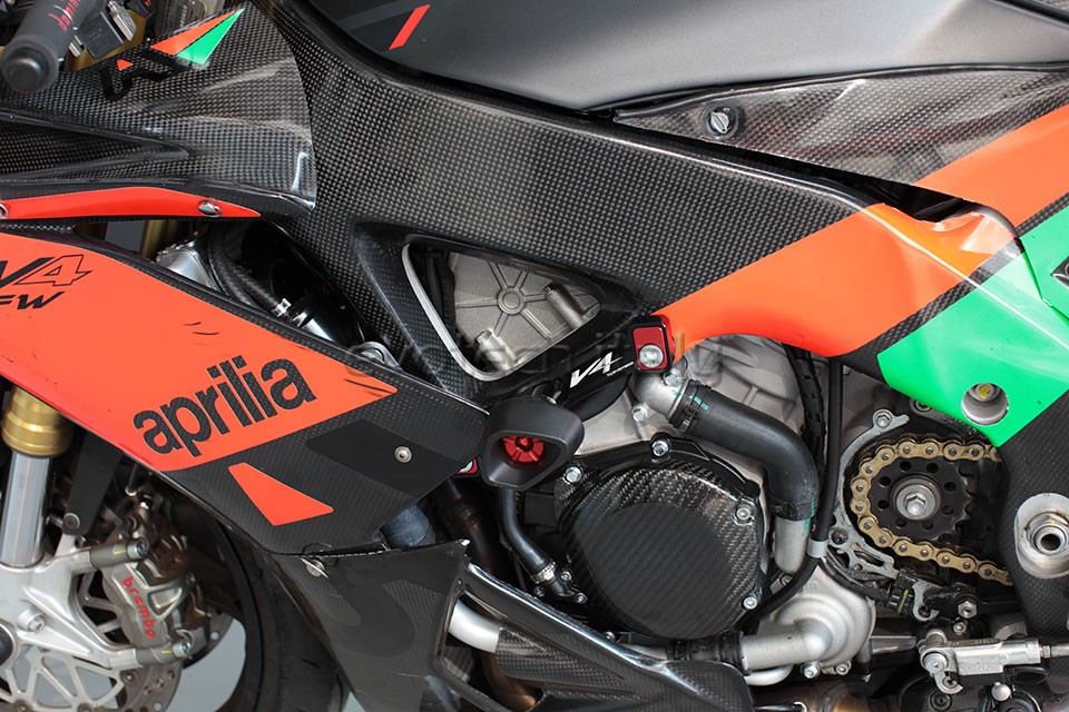 APRILIA RSV4 1100 / FACTORY Evotech padacie protektory – Obrázok 3