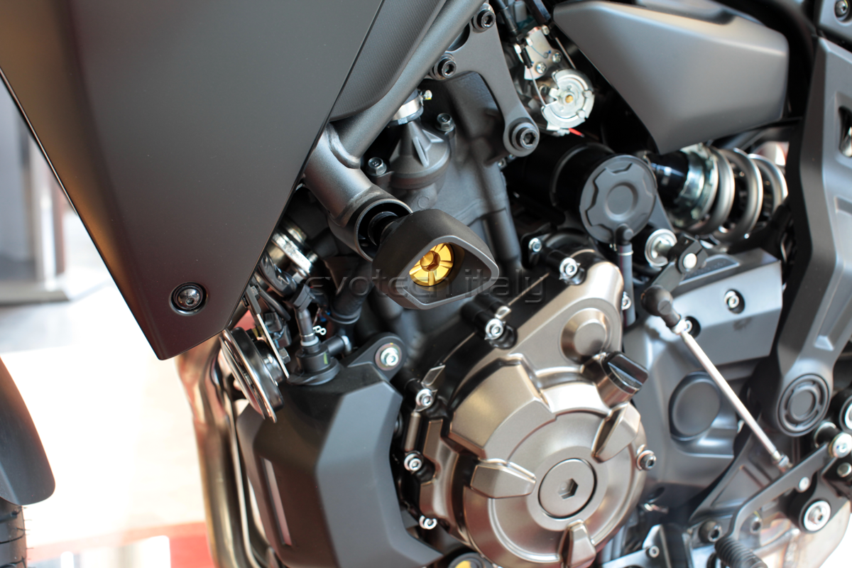 YAMAHA XSR 700 Evotech padacie protektory – Obrázok 6