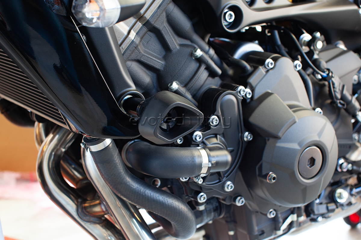 YAMAHA MT-09 Evotech padacie protektory – Obrázok 2