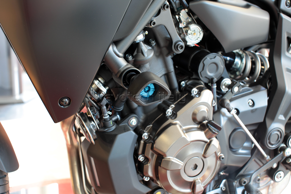 YAMAHA XSR 700 Evotech padacie protektory – Obrázok 2