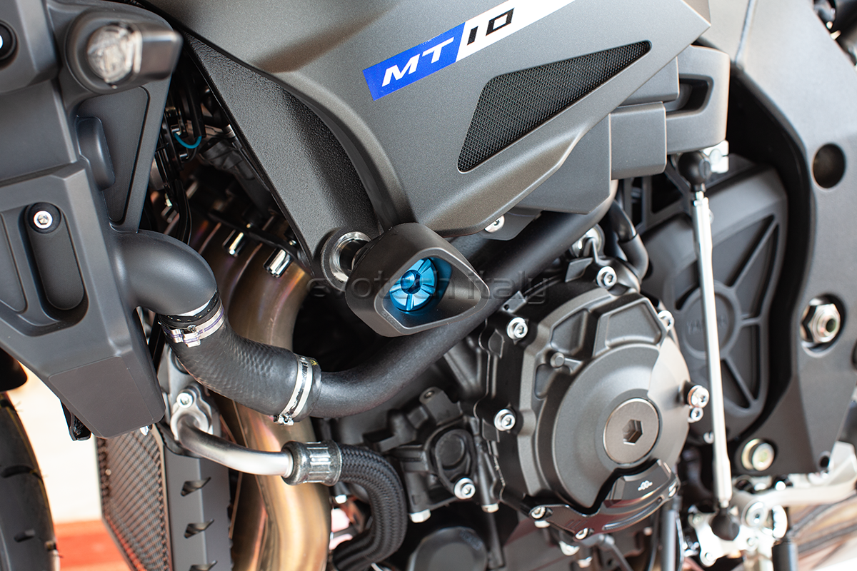 YAMAHA MT-10 Evotech padacie protektory – Obrázok 5