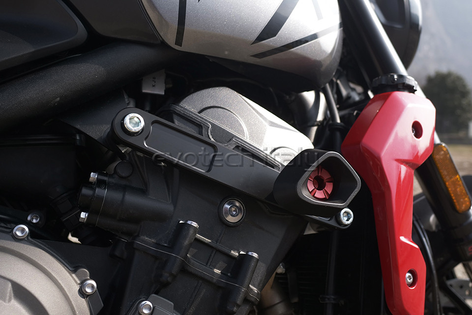 TRIUMPH TRIDENT 660 Evotech padacie protektory – Obrázok 3