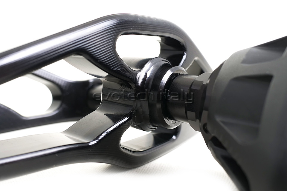 TRIUMPH SPEED TRIPLE 1200 RX Evotech padacie protektory – Obrázok 3